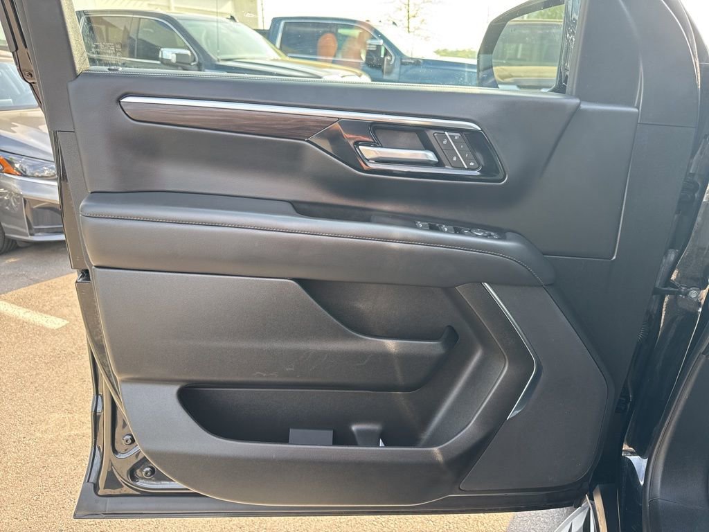 Used 2025 Chevrolet Tahoe LT AWD/4WD image 10