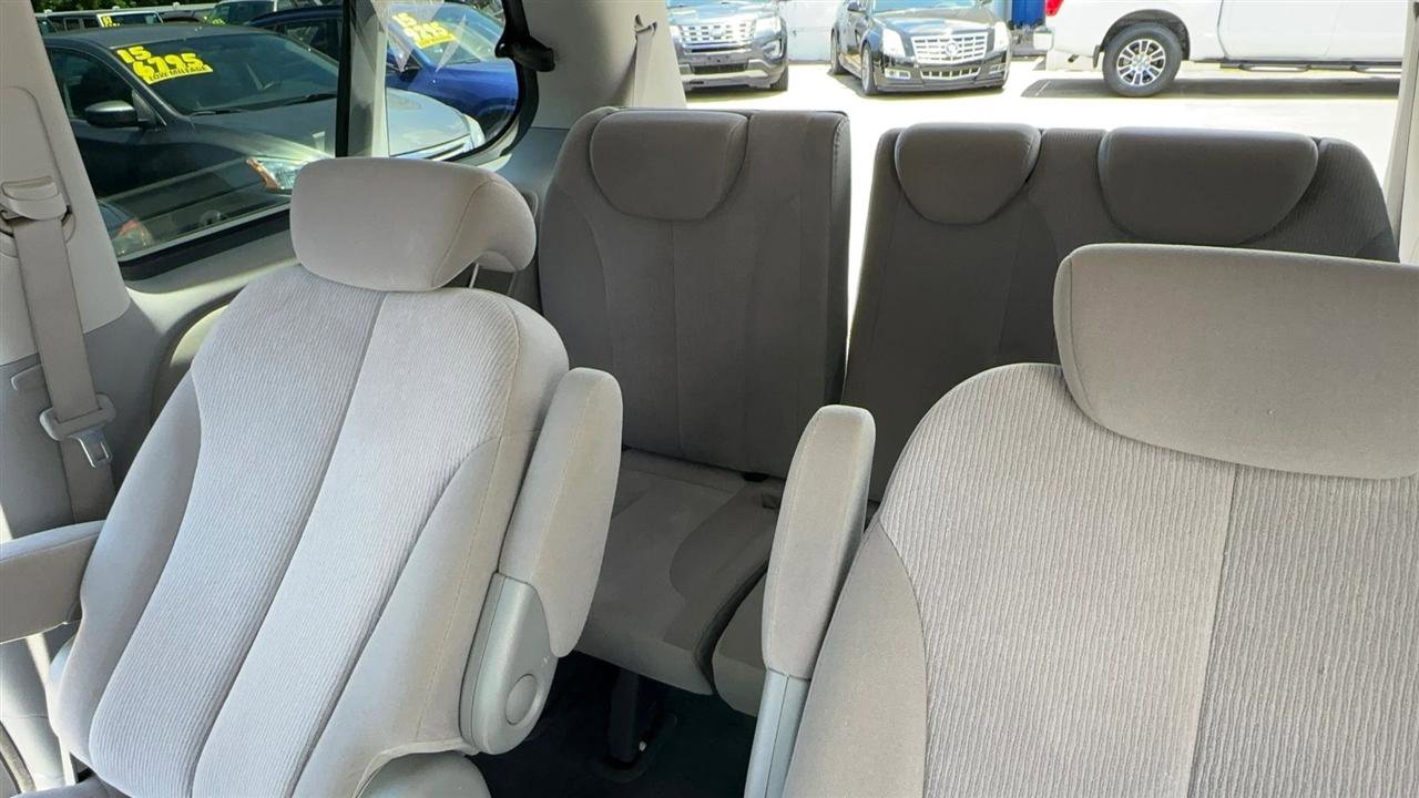 Used 2009 Kia Sedona LX FWD image 23
