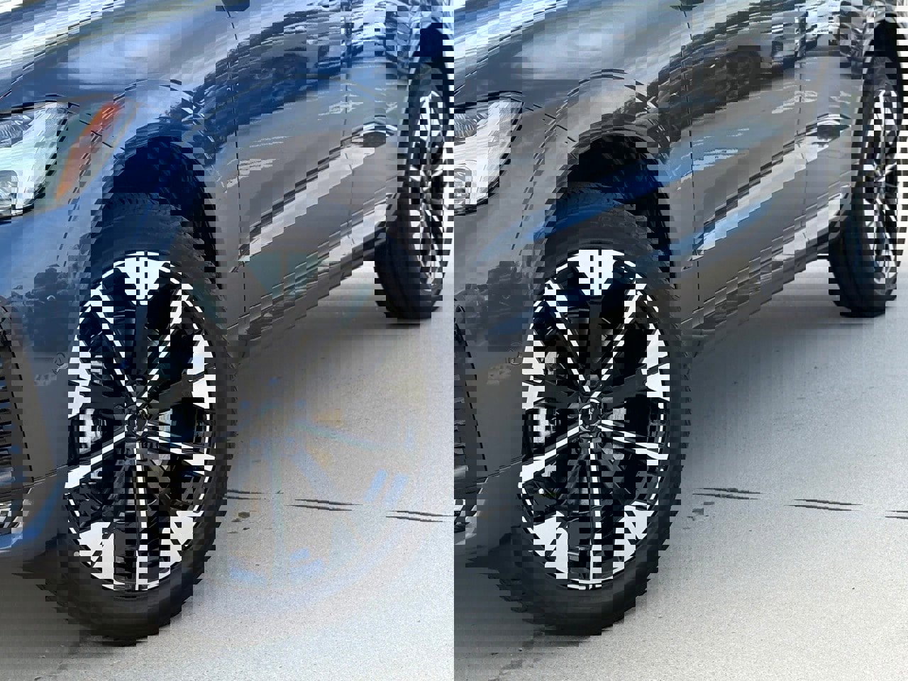 New 2026 Volvo XC60 B5 Plus w/ Protection Package Premier image 6