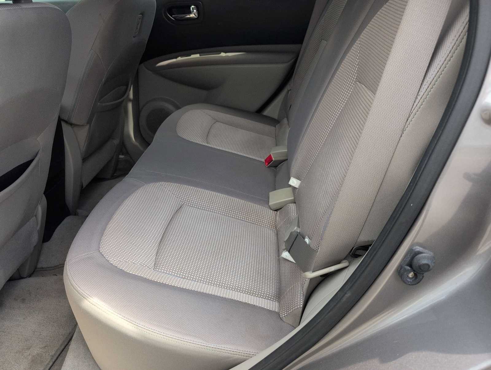Used 2013 Nissan Rogue SV FWD image 19