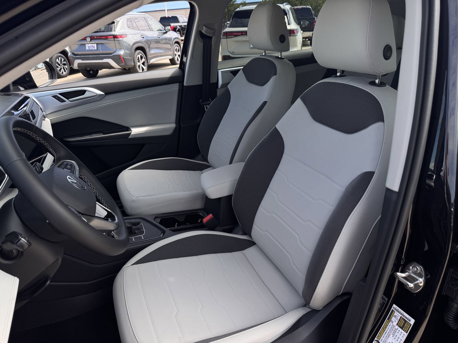 New 2026 Volkswagen Taos SE image 25