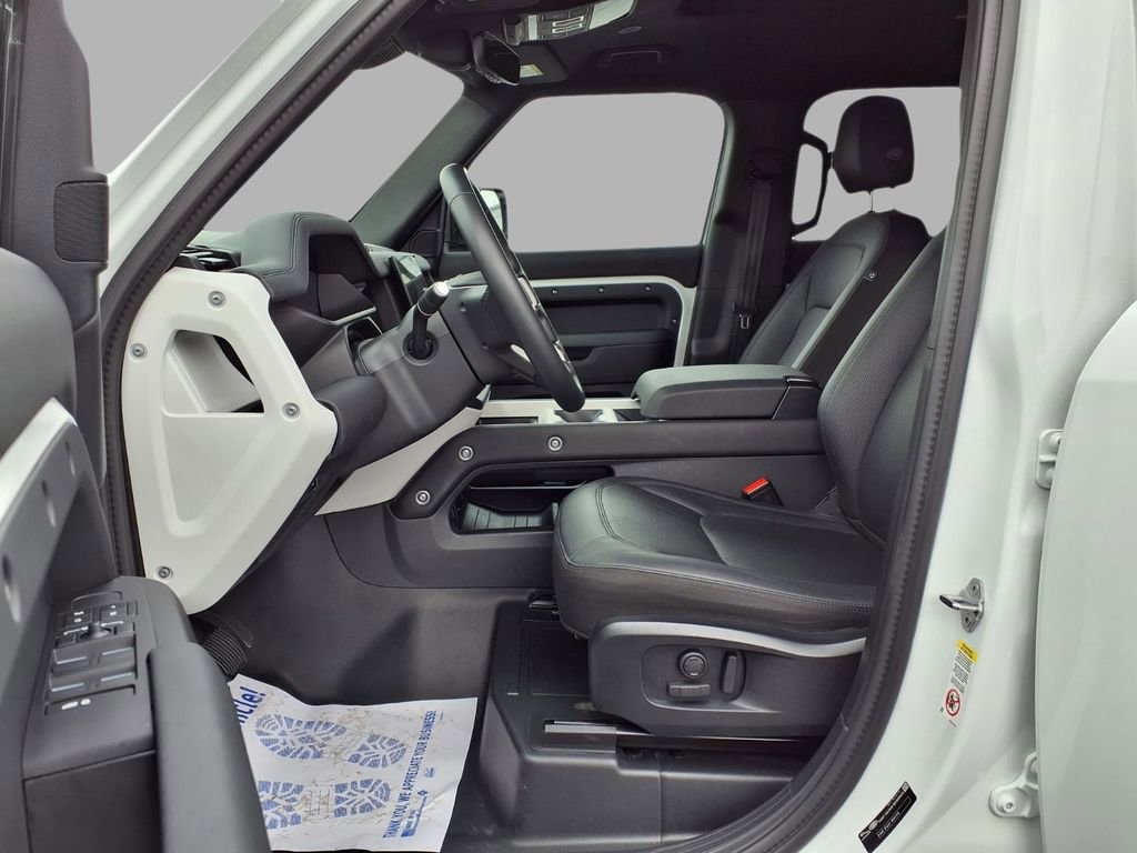 Used 2025 Land Rover Defender 110 S image 22