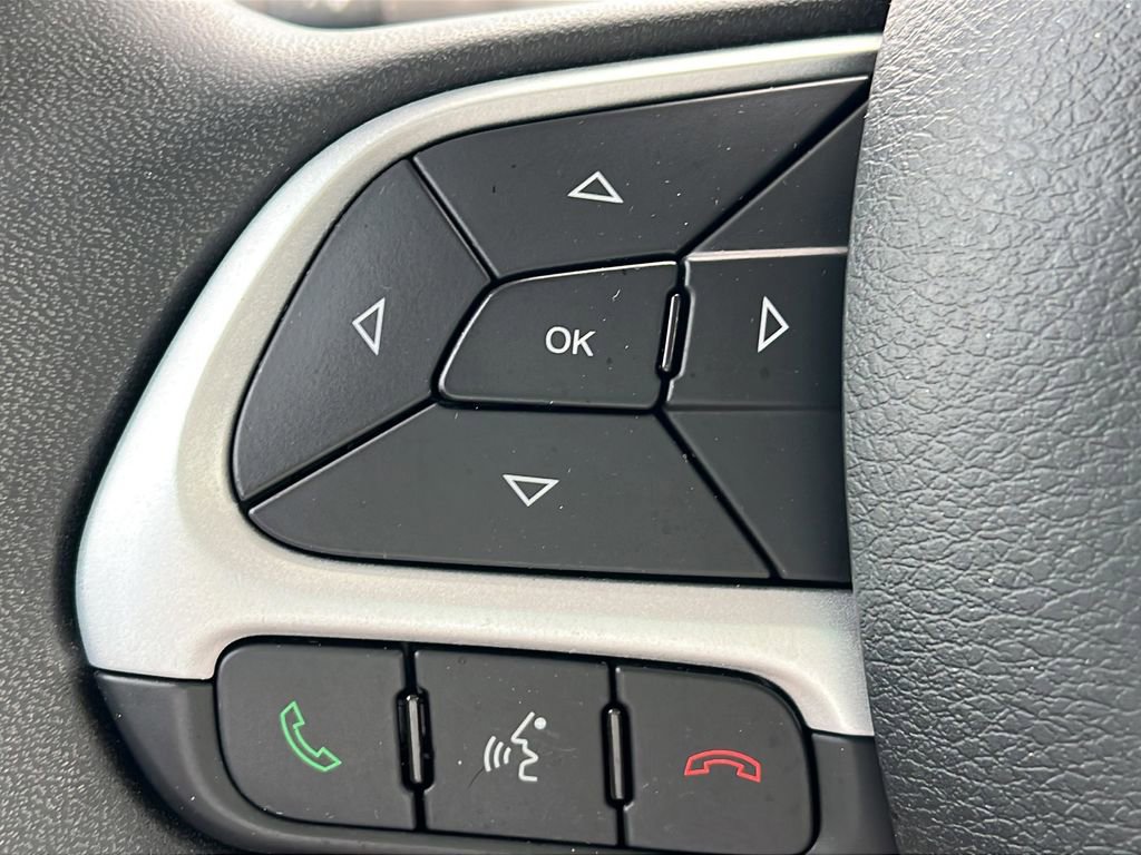 Used 2021 Jeep Renegade Latitude FWD image 22
