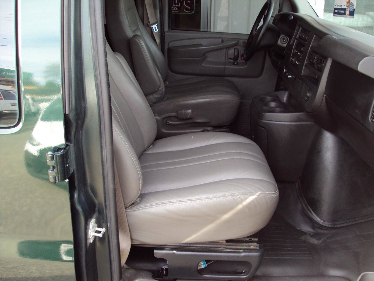 Used 2013 Chevrolet Express 1500 AWD image 11