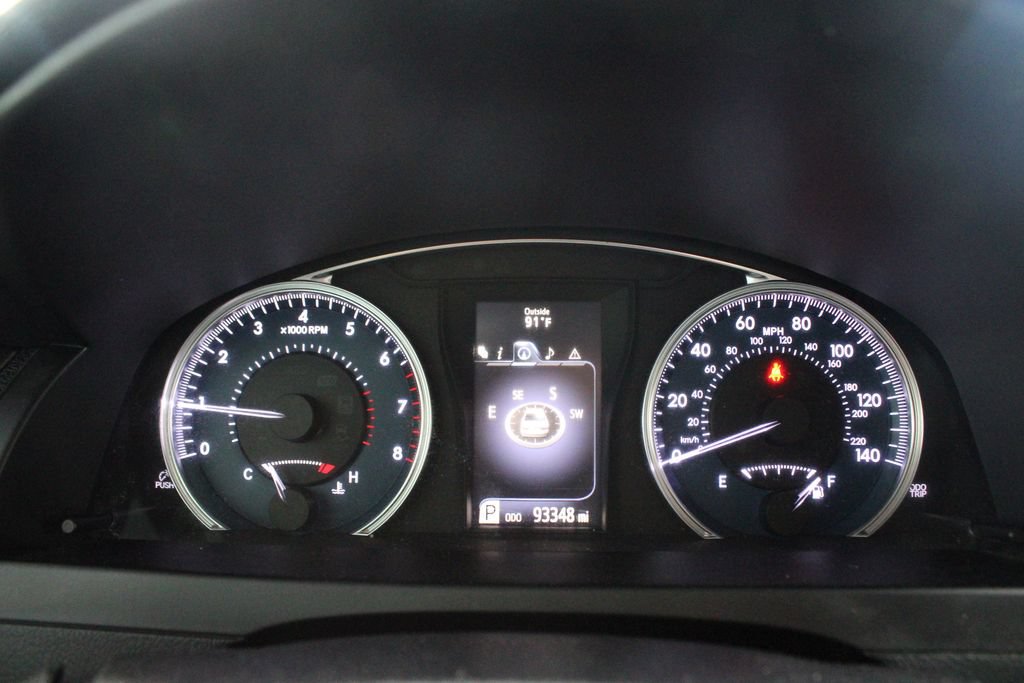Used 2015 Toyota Camry XLE w/ Moonroof Package FWD image 32