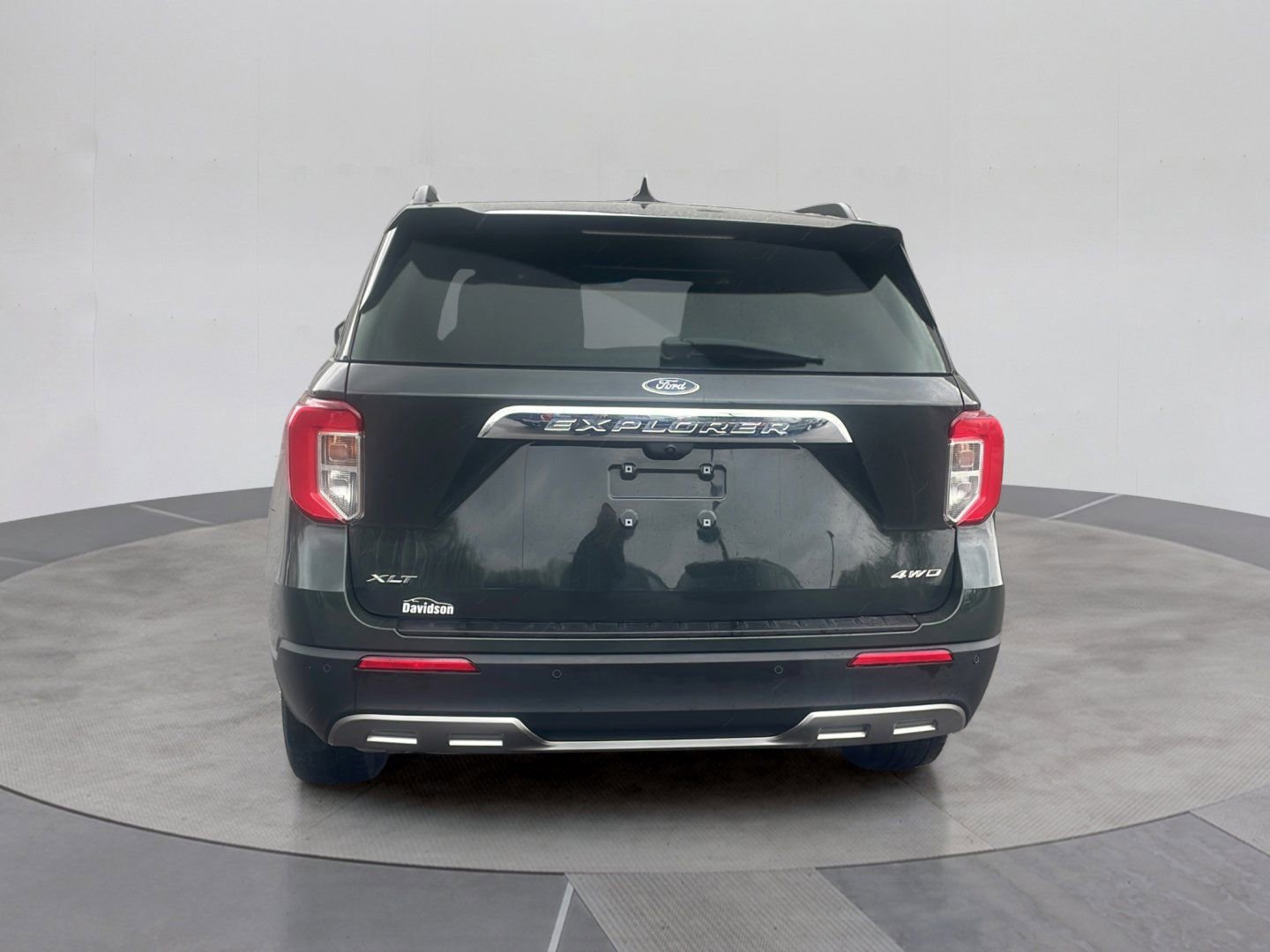 Used 2024 Ford Explorer XLT w/ Equipment Group 202A AWD/4WD image 5