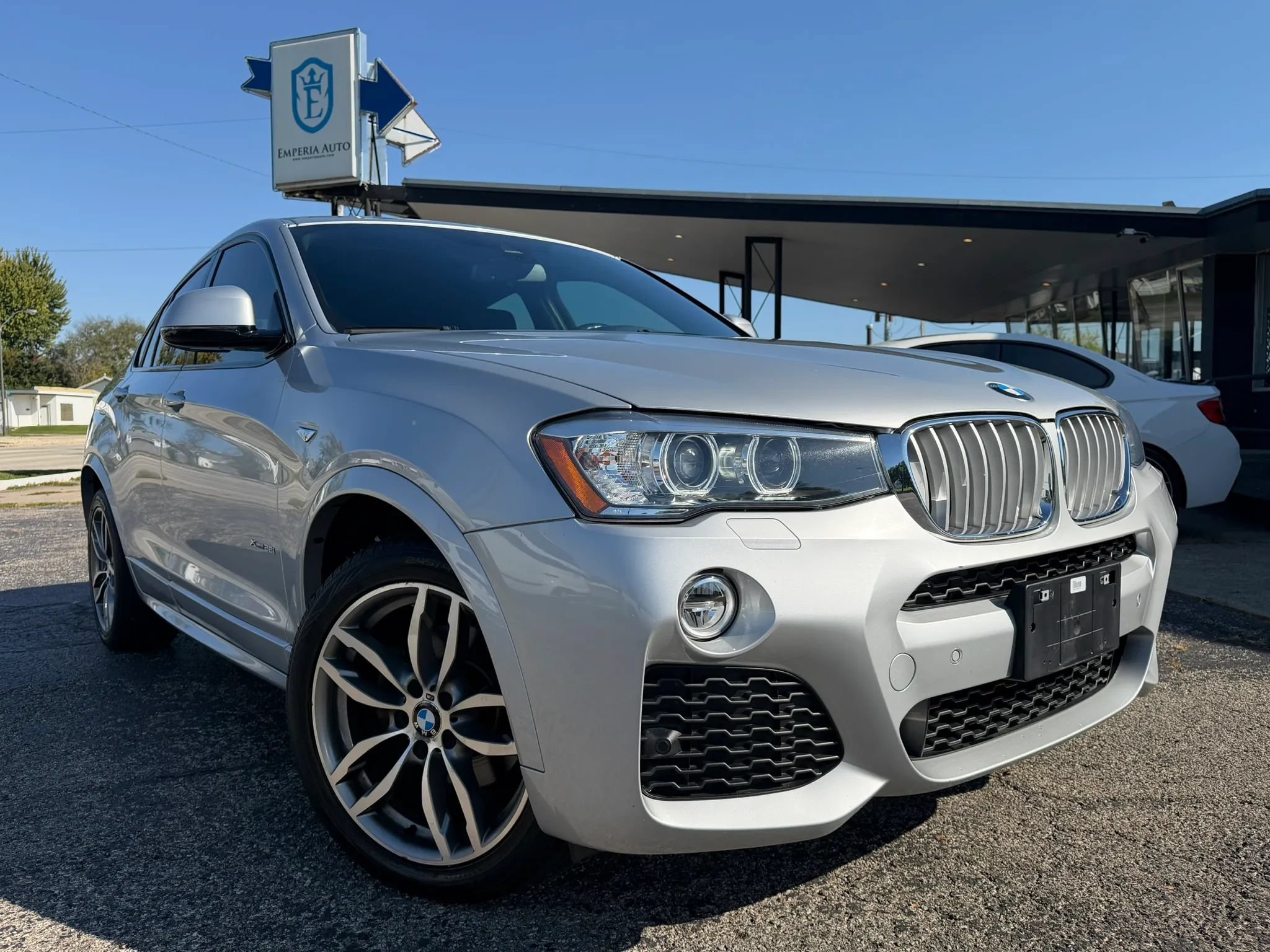 Used 2017 BMW X4 xDrive28i w/ Premium Package Enhanced AWD/4WD image 3