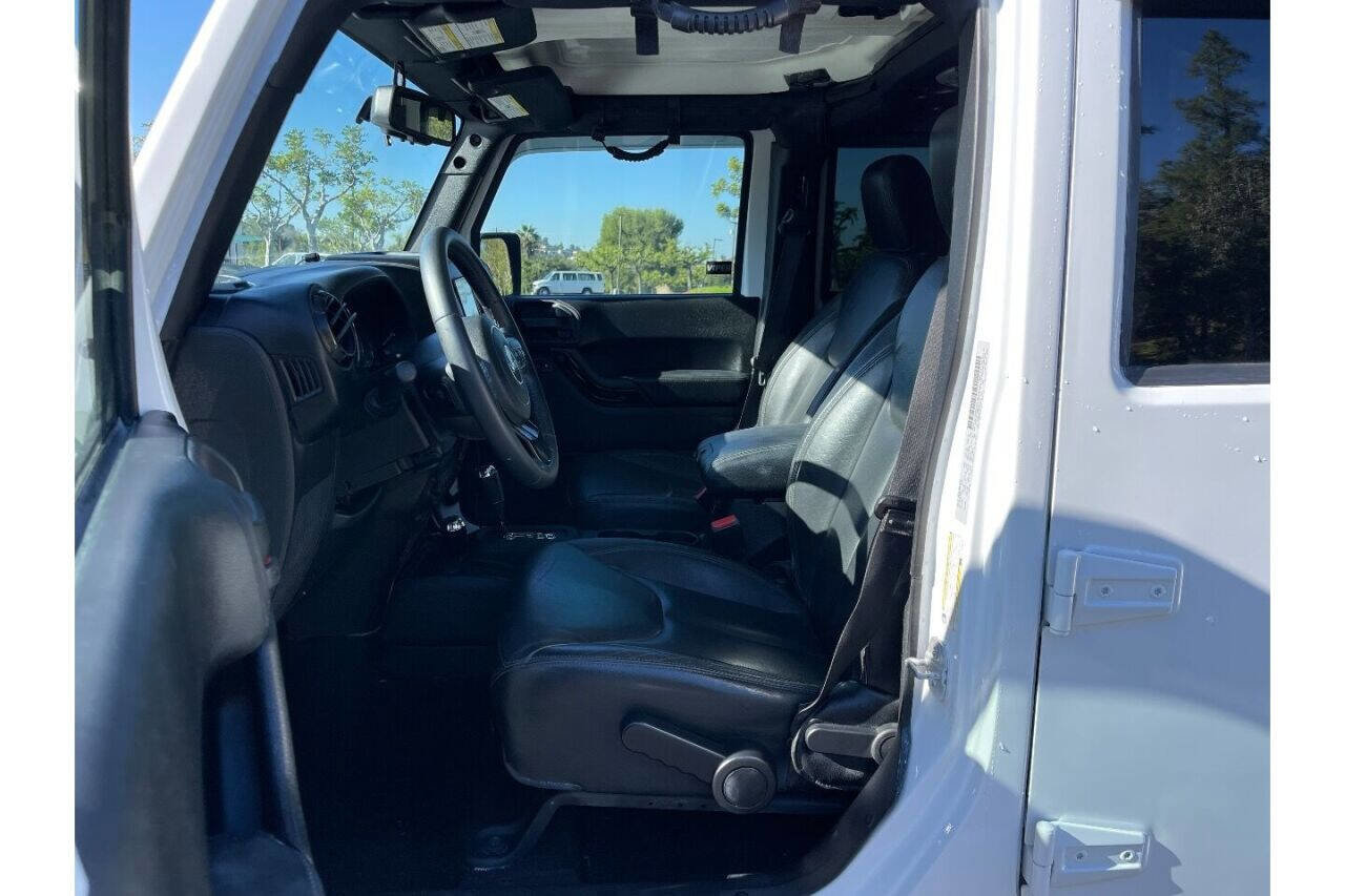 Used 2015 Jeep Wrangler Unlimited Sahara image 11