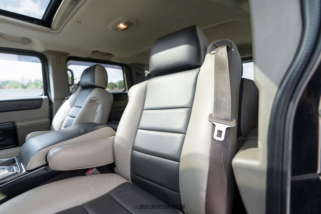 Used 2004 HUMMER H2 w/ Preferred Equipment Group image 29