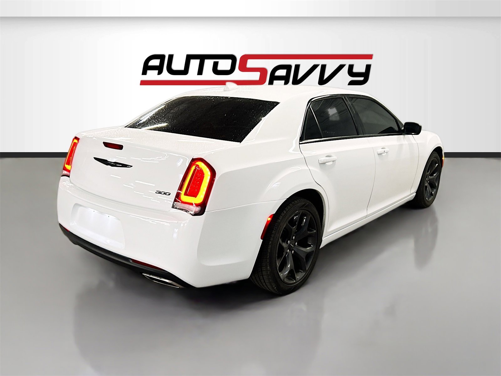 Used 2022 Chrysler 300 Touring w/ Sport Appearance Package image 7