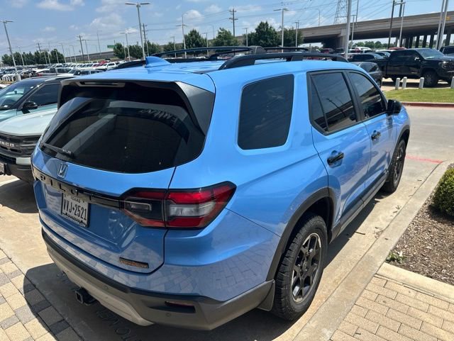 Used 2025 Honda Pilot TrailSport image 3