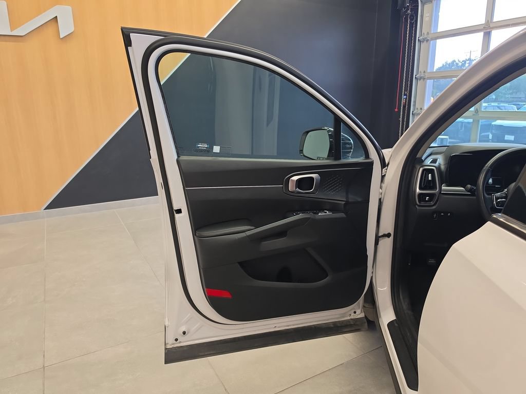 Certified 2023 Kia Sorento S w/ Panoramic Sunroof Package FWD image 16