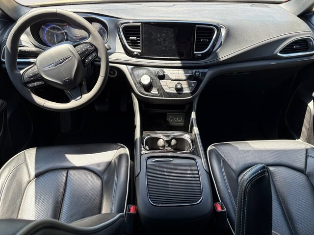 Used 2025 Chrysler Pacifica Limited FWD image 10