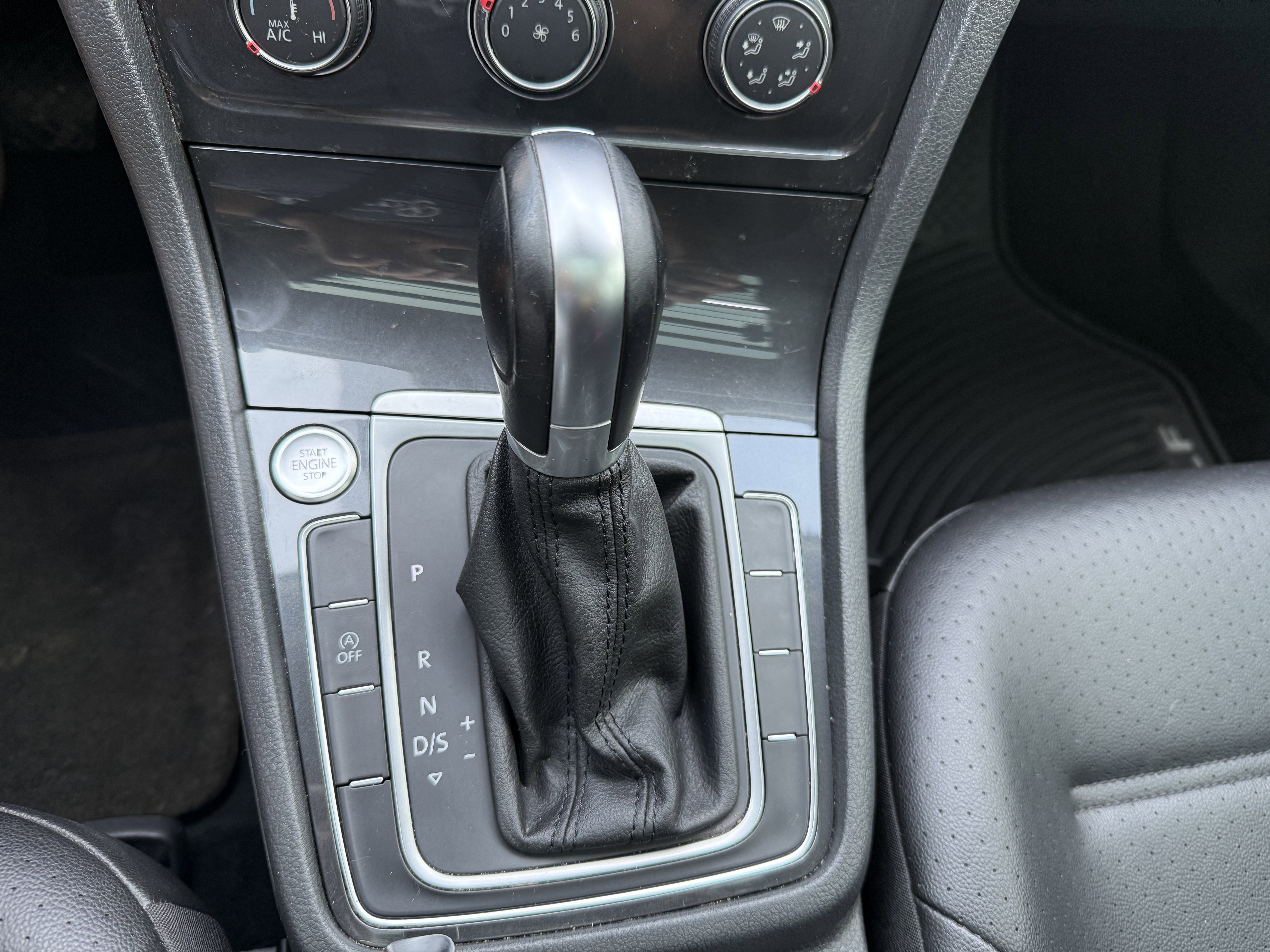 Used 2019 Volkswagen Golf SE image 39