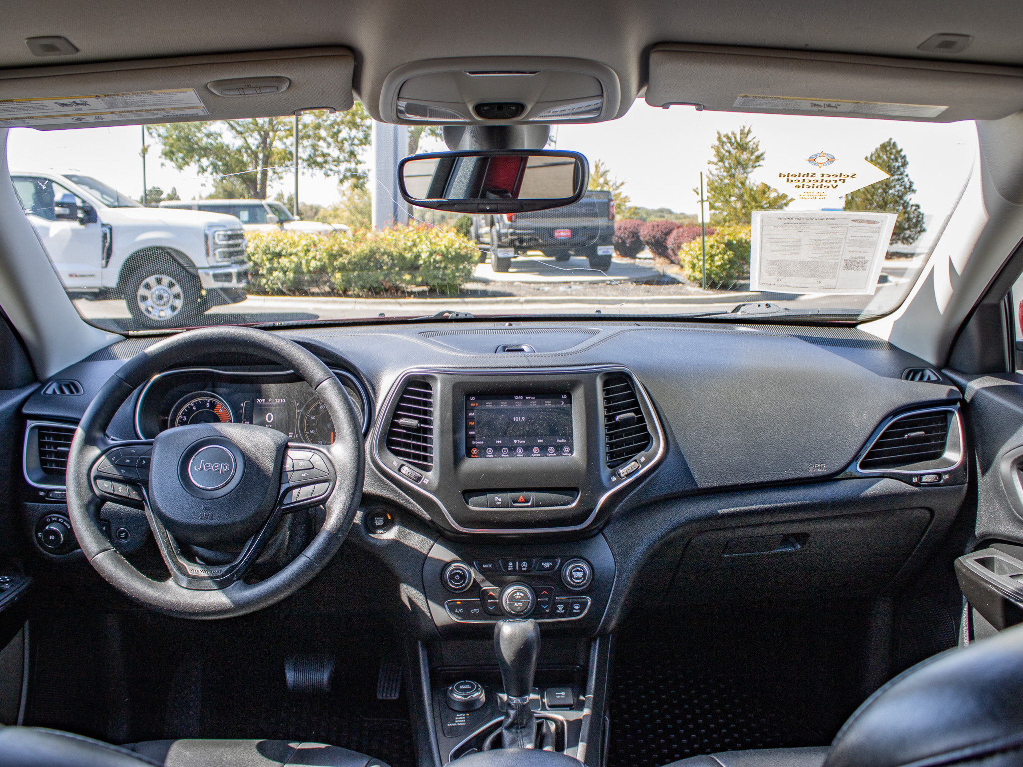 Used 2019 Jeep Cherokee Latitude Plus AWD/4WD image 20