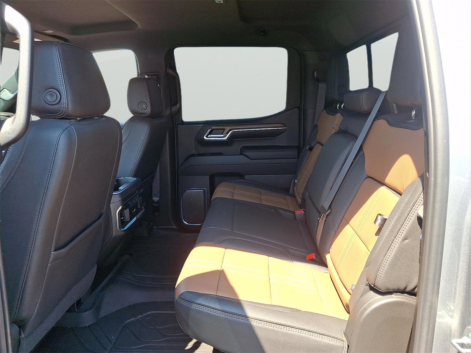 Used 2024 Chevrolet Silverado 1500 High Country w/ Technology Package AWD/4WD image 54