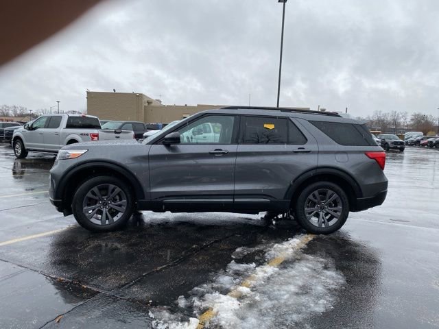 Used 2022 Ford Explorer XLT w/ Equipment Group 202A image 9