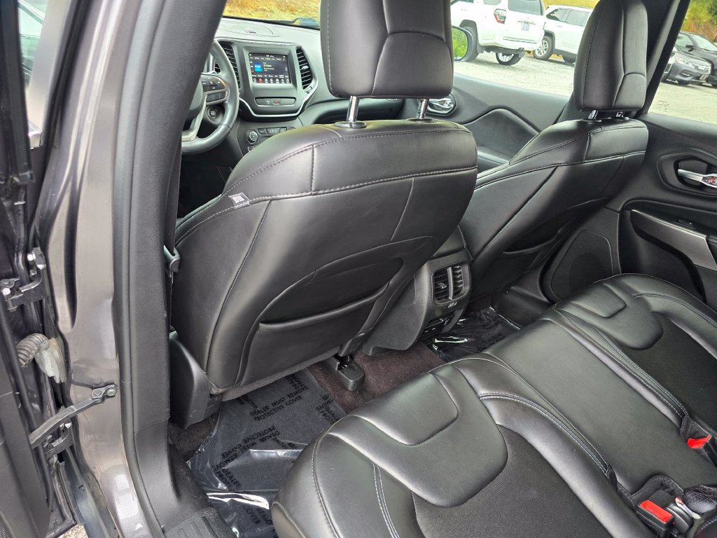 Used 2019 Jeep Cherokee Latitude Plus w/ Comfort/Convenience Group AWD/4WD image 24