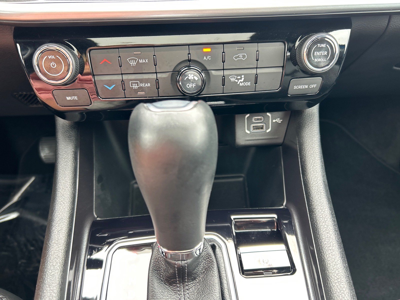 Used 2023 Jeep Compass Latitude w/ Sun and Sound Group AWD/4WD image 29