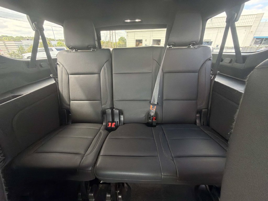 Used 2024 Chevrolet Suburban LT w/ Luxury Package AWD/4WD image 16