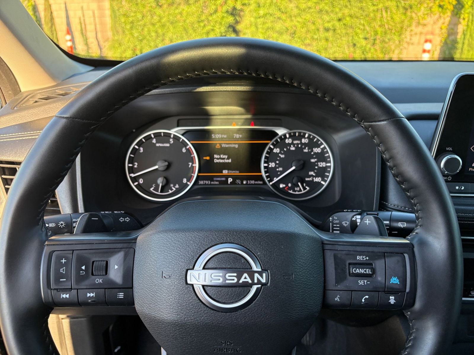 Used 2025 Nissan Rogue SV image 30