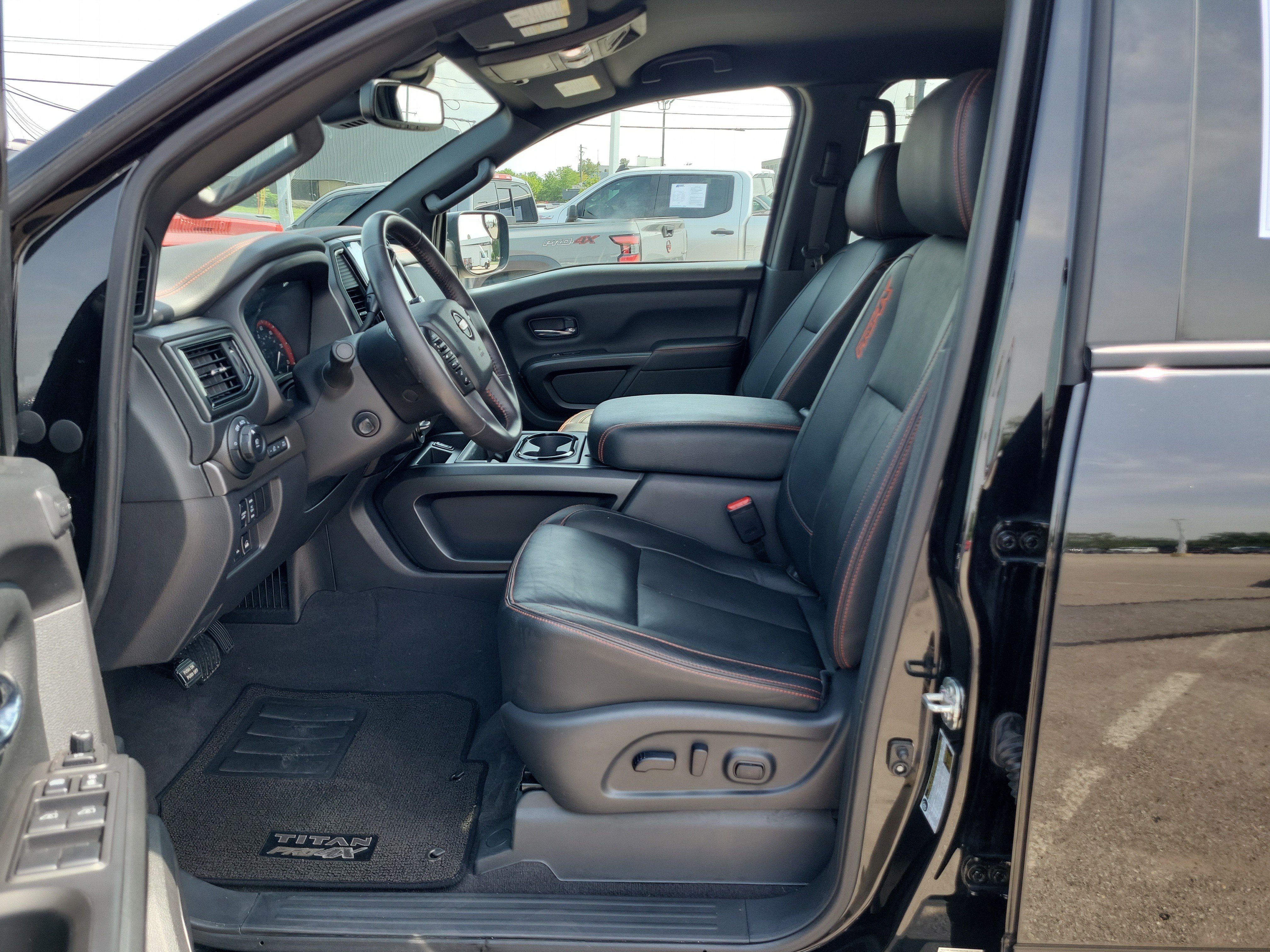 Used 2022 Nissan Titan PRO-4X w/ Pro-4x Convenience Package AWD/4WD image 15