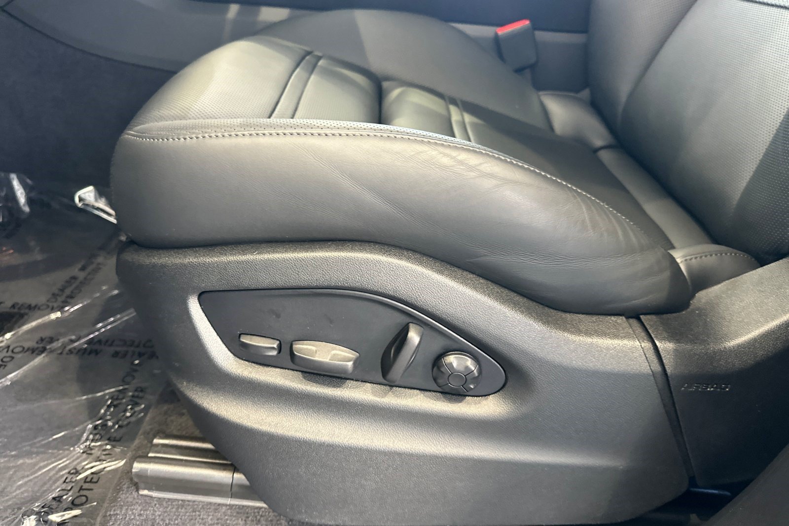 Used 2025 Porsche Cayenne GTS AWD/4WD image 14