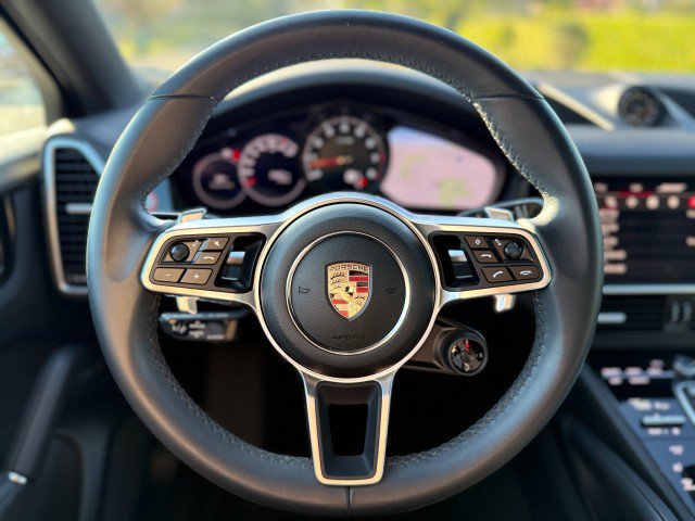 Used 2023 Porsche Cayenne Coupe image 20