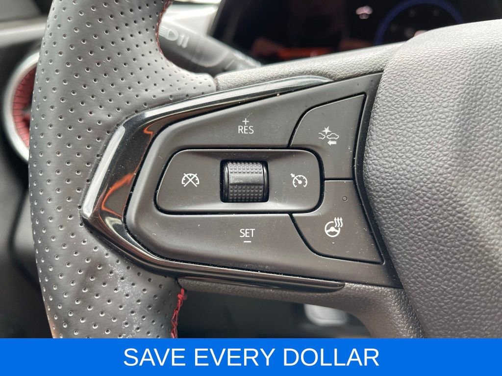Used 2025 Chevrolet Trax RS w/ Sunroof Package FWD image 18