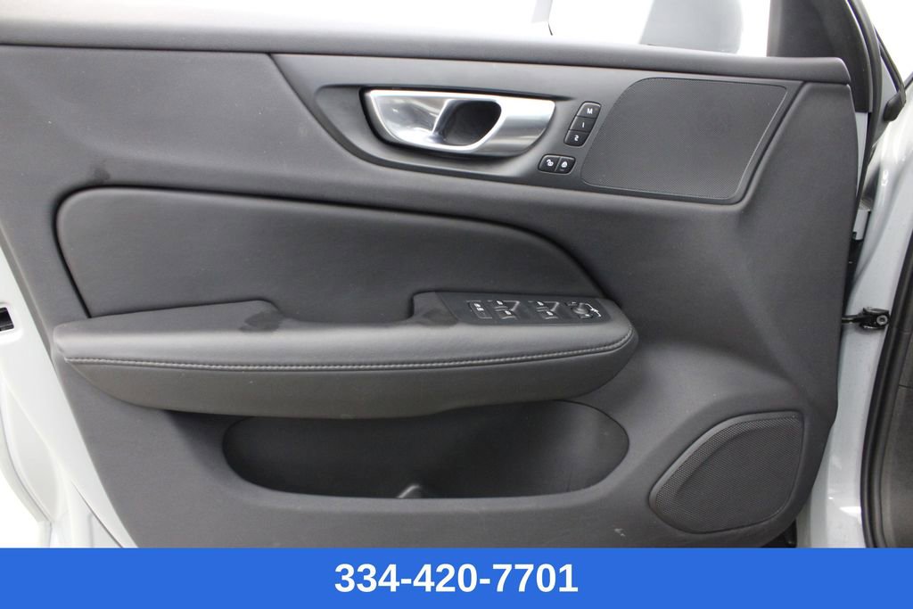 Used 2025 Volvo V60 B5 Cross Country Plus image 17