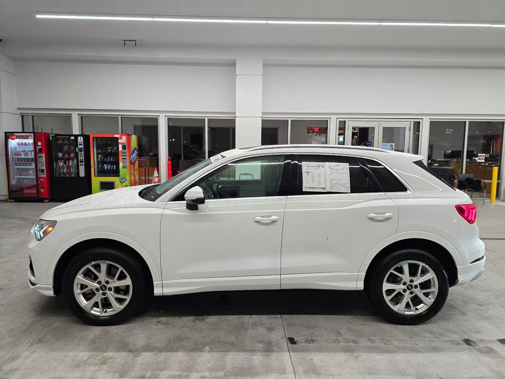 Used 2023 Audi Q3 2.0T Premium image 3