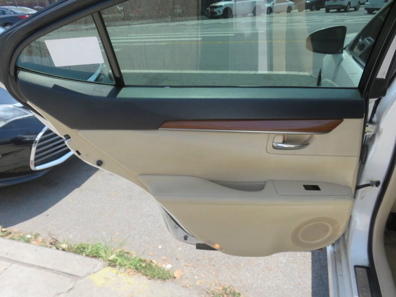 Used 2015 Lexus ES 300h w/ Premium Package w/Bamboo Trim FWD image 29
