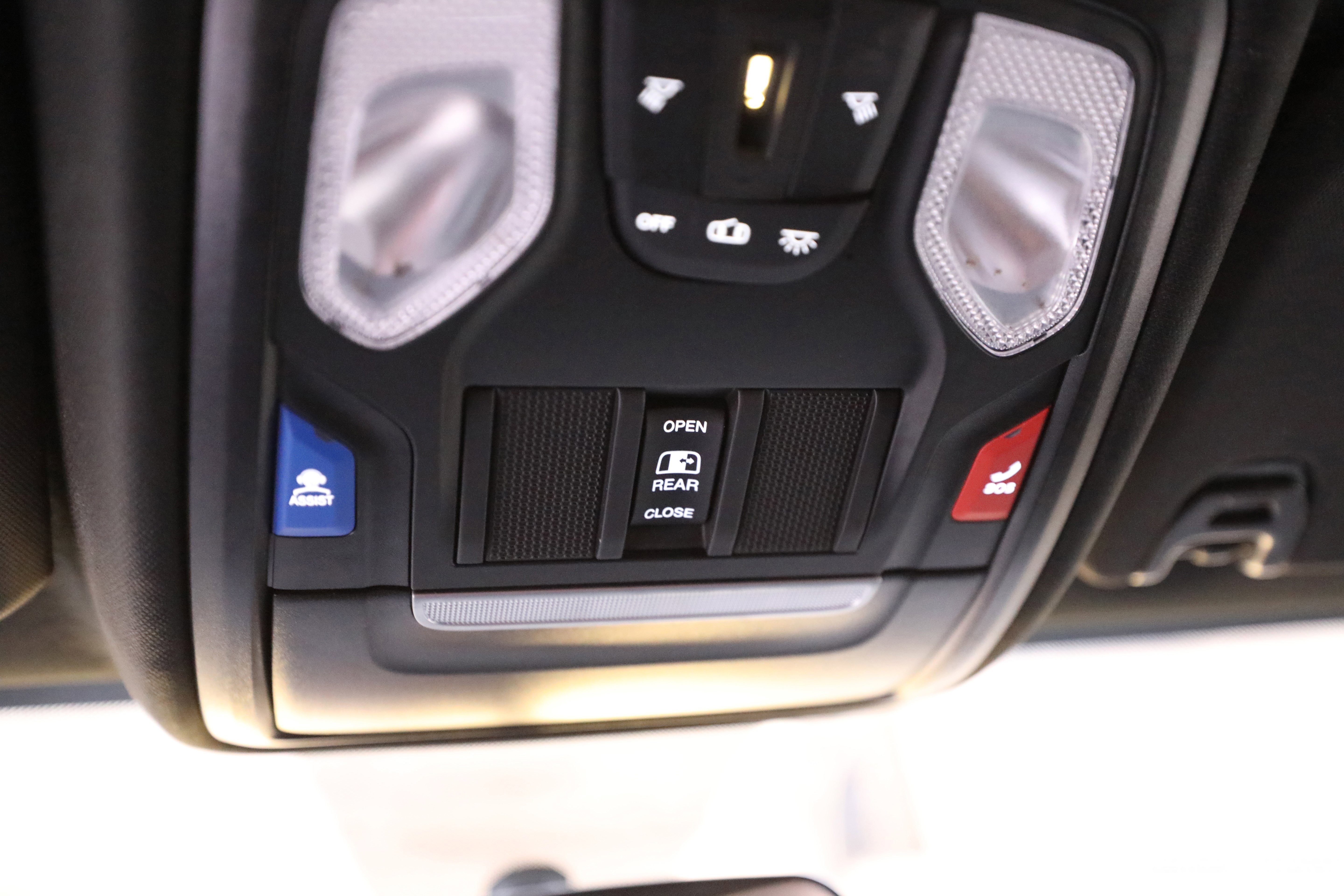 Used 2024 RAM 2500 Tradesman w/ Chrome Appearance Group image 28