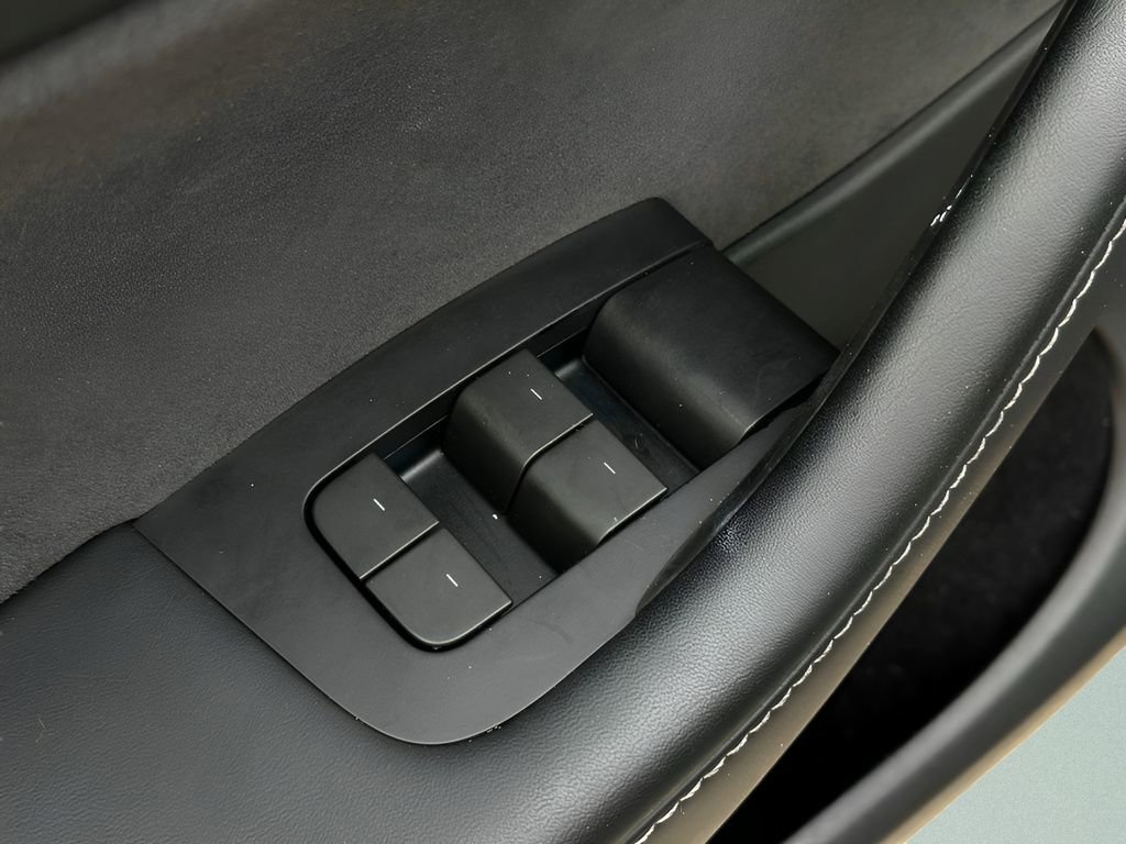 Used 2024 Tesla Model Y Long Range RWD image 12