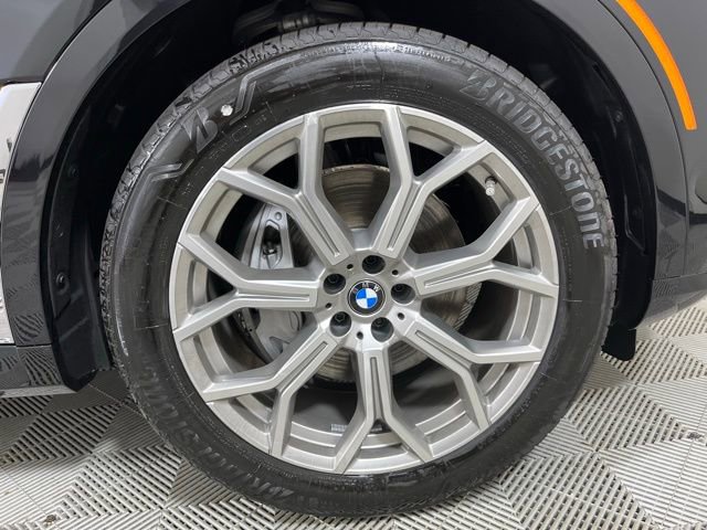 Used 2026 BMW X7 xDrive40i w/ Premium Package image 25