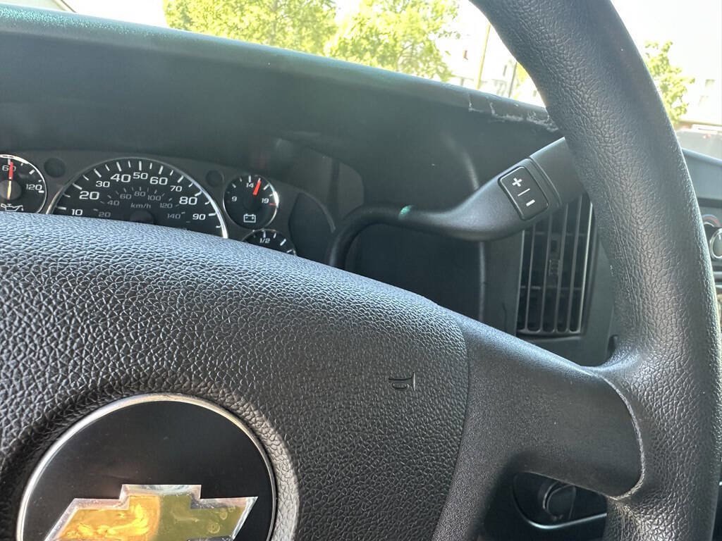 Used 2022 Chevrolet Express 2500 image 20