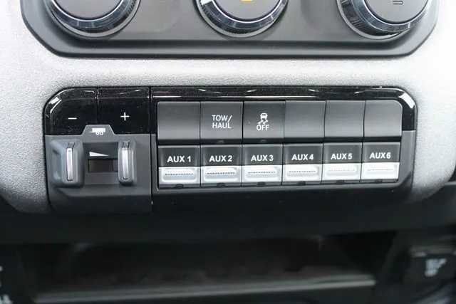 New 2024 RAM 2500 Tradesman w/ Chrome Appearance Group AWD/4WD image 24