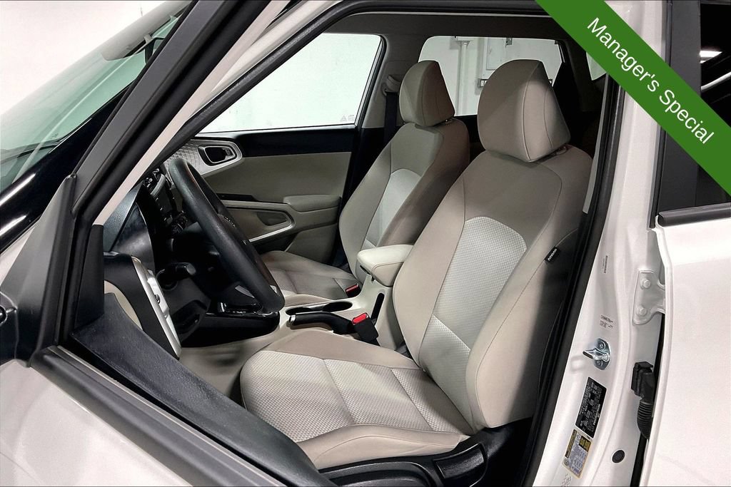 Used 2025 Kia Soul LX w/ LX Technology Package FWD image 30