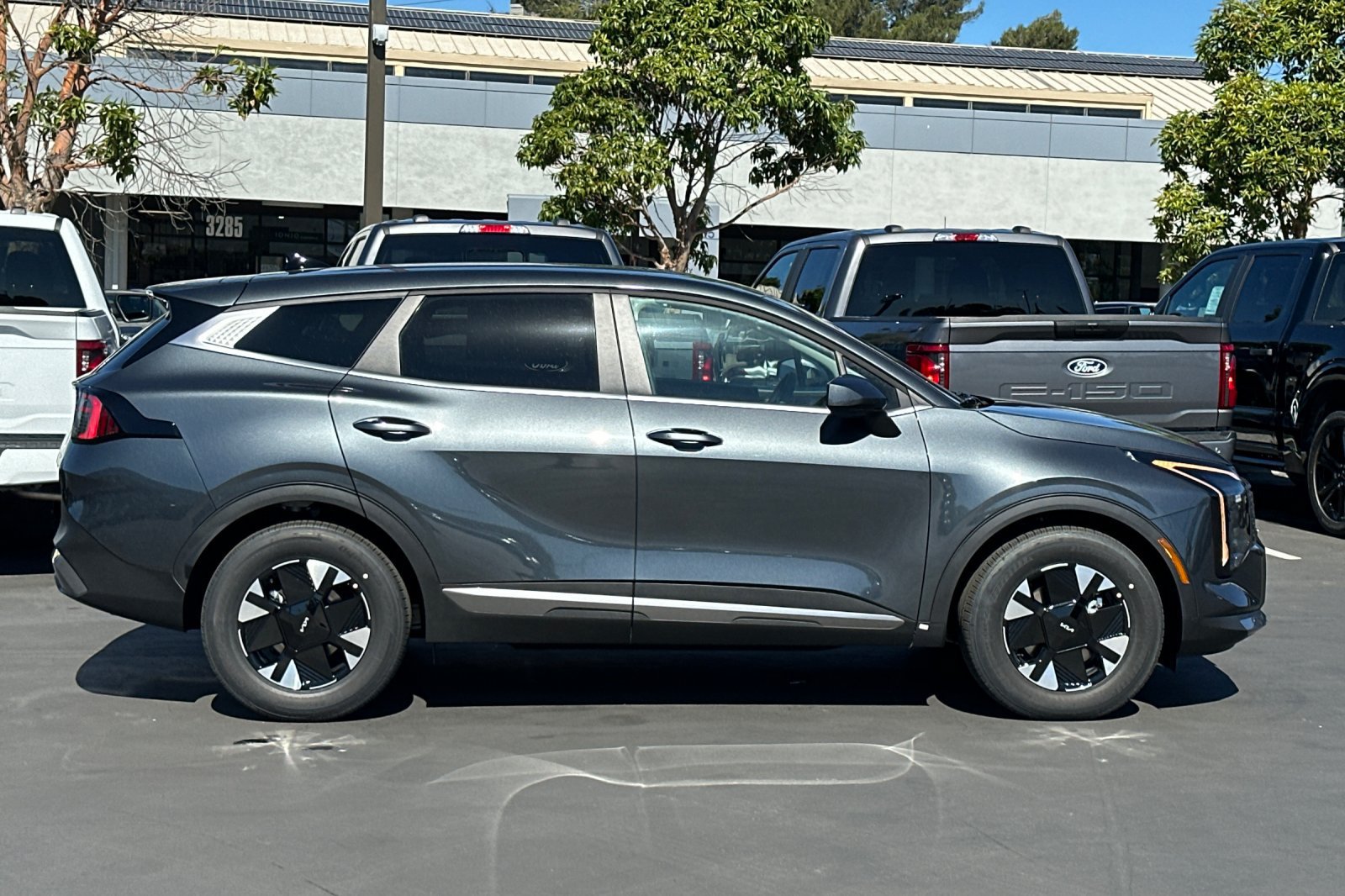 New 2027 Kia Sportage LX FWD image 3