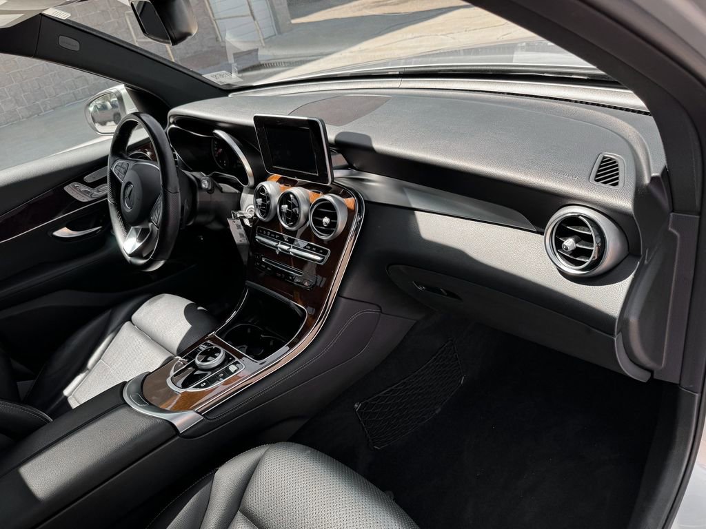 Used 2019 Mercedes-Benz GLC 300 4MATIC image 30