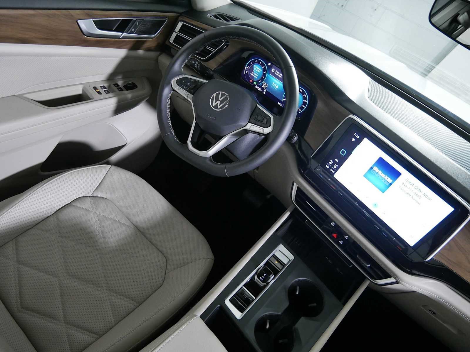 Used 2025 Volkswagen Atlas SE AWD/4WD image 9