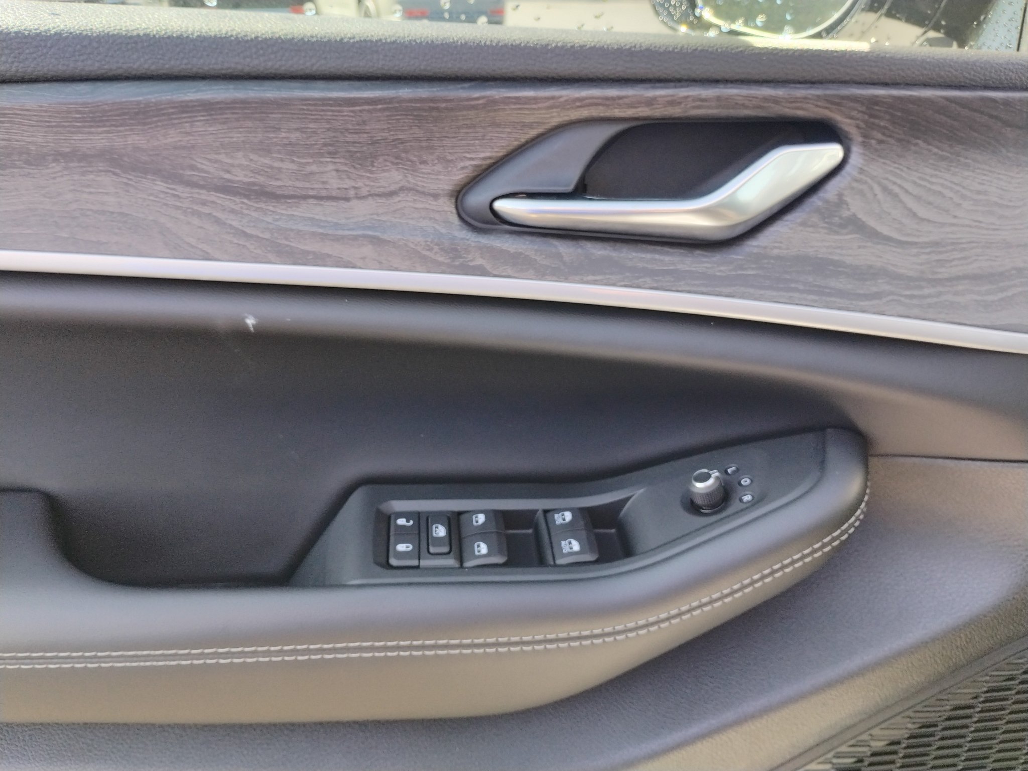 New 2027 Jeep Grand Cherokee Altitude AWD/4WD image 19