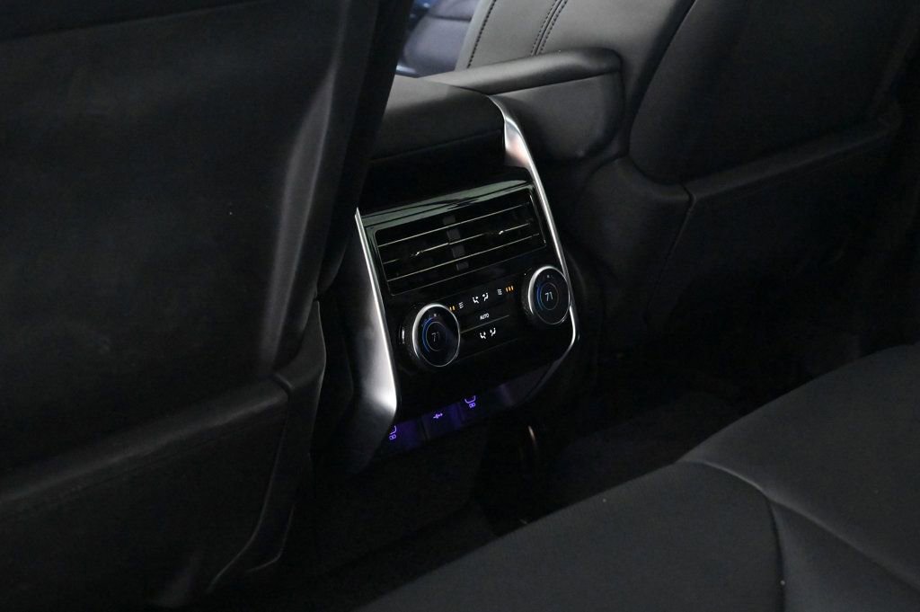 Used 2023 Land Rover Range Rover SE image 18