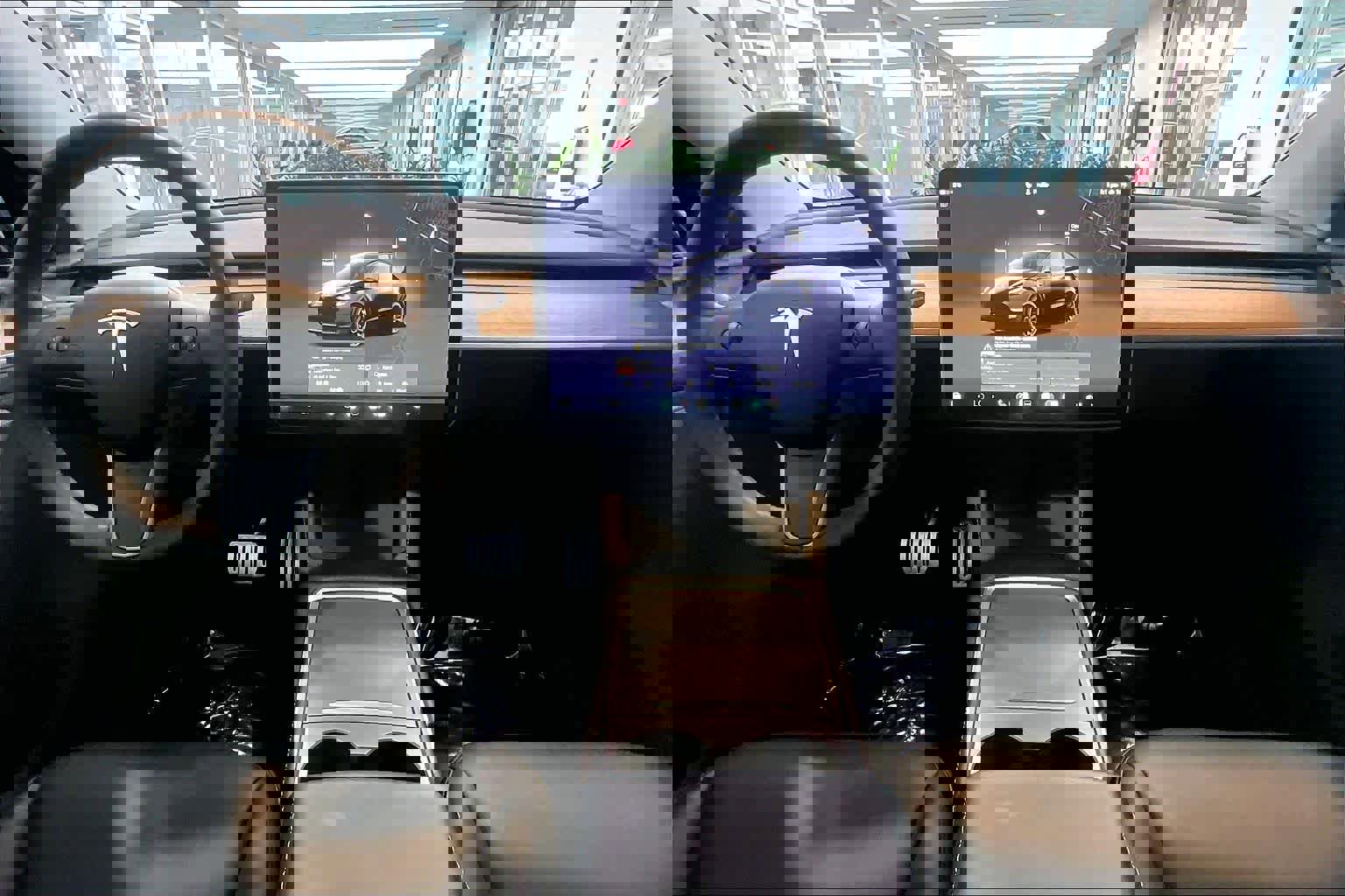 Used 2024 Tesla Model Y Performance image 15