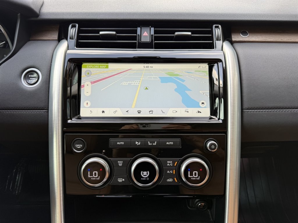 Used 2017 Land Rover Discovery HSE AWD/4WD image 24