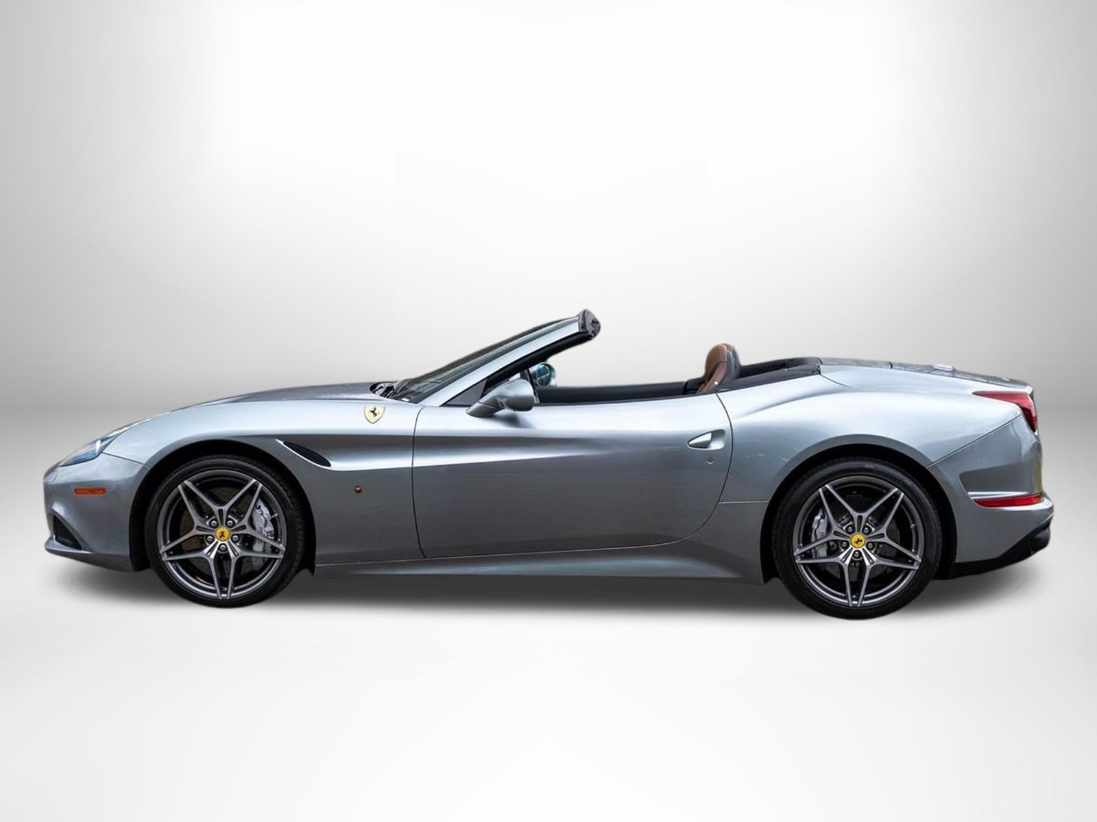 Used 2017 Ferrari California T RWD image 5