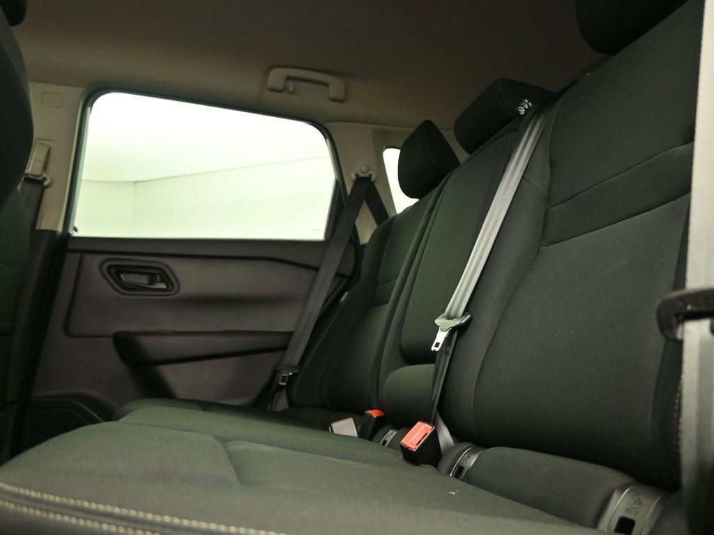 Used 2025 Nissan Rogue S FWD image 11