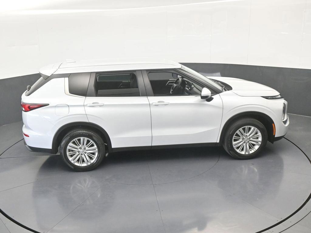 Used 2023 Mitsubishi Outlander ES image 52