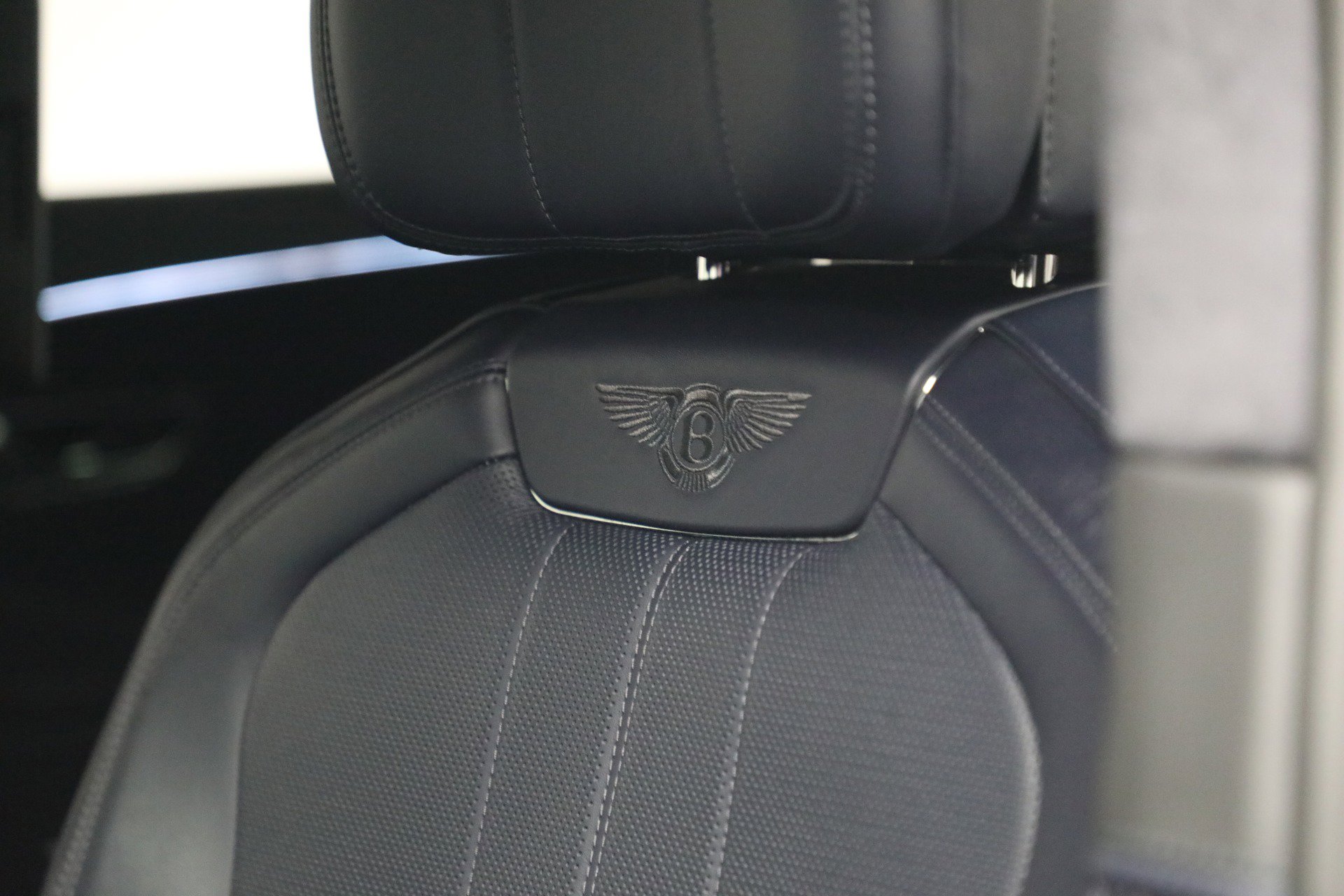 Used 2023 Bentley Flying Spur V8 image 22