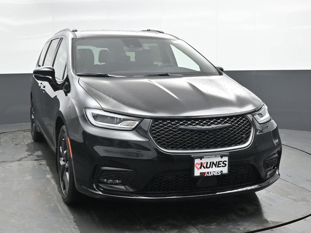 New 2026 Chrysler Pacifica Select image 4